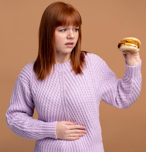 खाण्यात थोडा बदल झाला की पोट बिघडते?