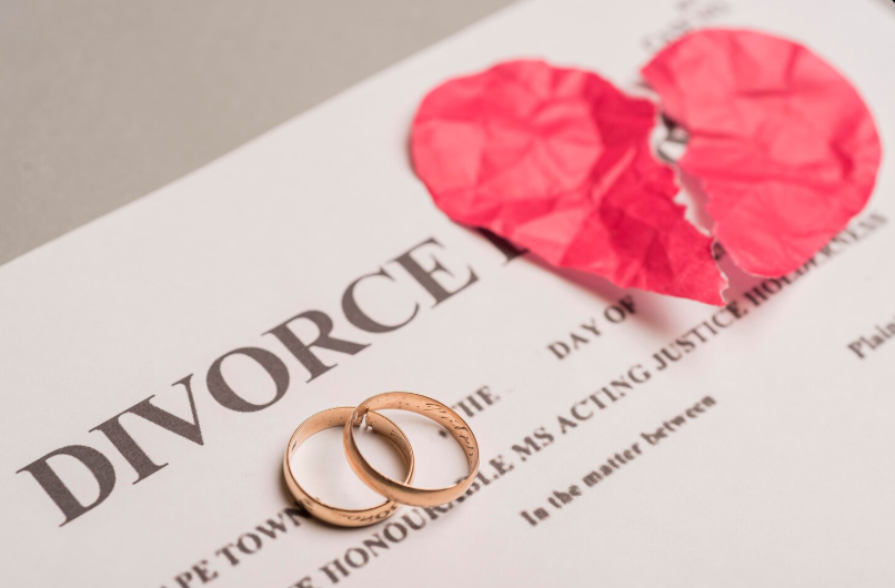 आम्ही लग्न मोडतोय……….