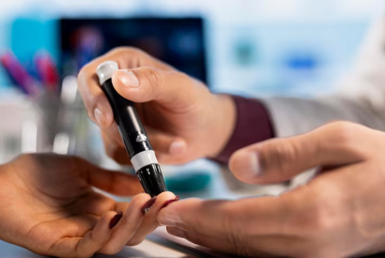 मधुमेहाचा आजार डिटेक्ट झाला असल्यास जीवनशैलीत कोणते बदल करावे याबद्दल मार्गदर्शन.