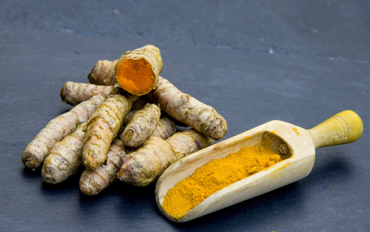 तुळस + हळद + आले काढा पिण्याचे फायदे