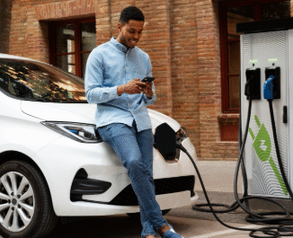 आजच्या युगात पर्यावरणीय प्रदूषण, इंधनाचे वाढते दर आणि तांत्रिक प्रगती या सर्वांचा विचार करता इलेक्ट्रिक वाहनं (EVs) ही केवळ वाहतूक व्यवस्था नसून एक हरित भविष्याची दिशा बनली आहेत. भारतात गेल्या काही वर्षांत या क्षेत्रात जबरदस्त वाढ झाली आहे — सरकारी धोरणं, खाजगी गुंतवणूक आणि लोकांची जागरूकता यामुळे EV क्रांती आता थांबणारी नाही.