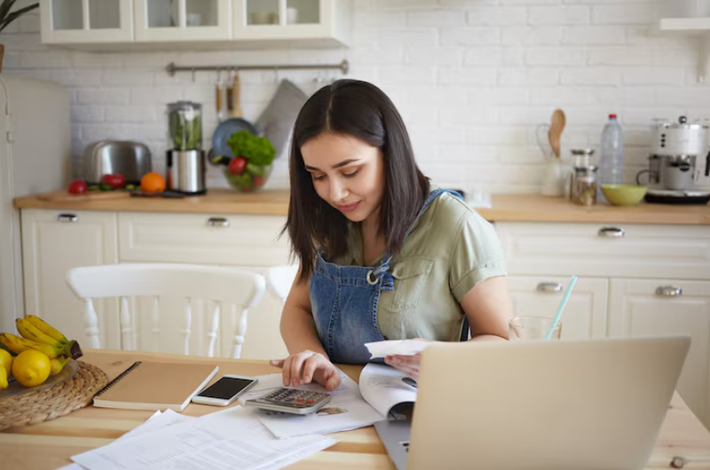 घरातील वित्तीय नियोजन : बजेट, कर्ज व बचत कशी करावी?